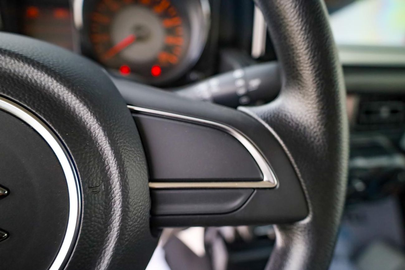 سوزوكي جيمني للبيع في دبي الإمارات: سوزوكي جمني GL بابين 2026 جديدة بالكامل. عداد صفر، قير عادي، بنزين، دفع رباعي