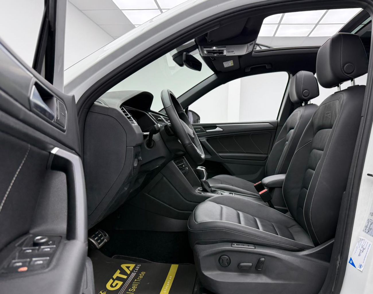 فولكس واجن تيجوان 2024 Volkswagen Tiguan R-Line, 2026 Volkswagen Warranty + Service Pack, Very Low Km, GCC