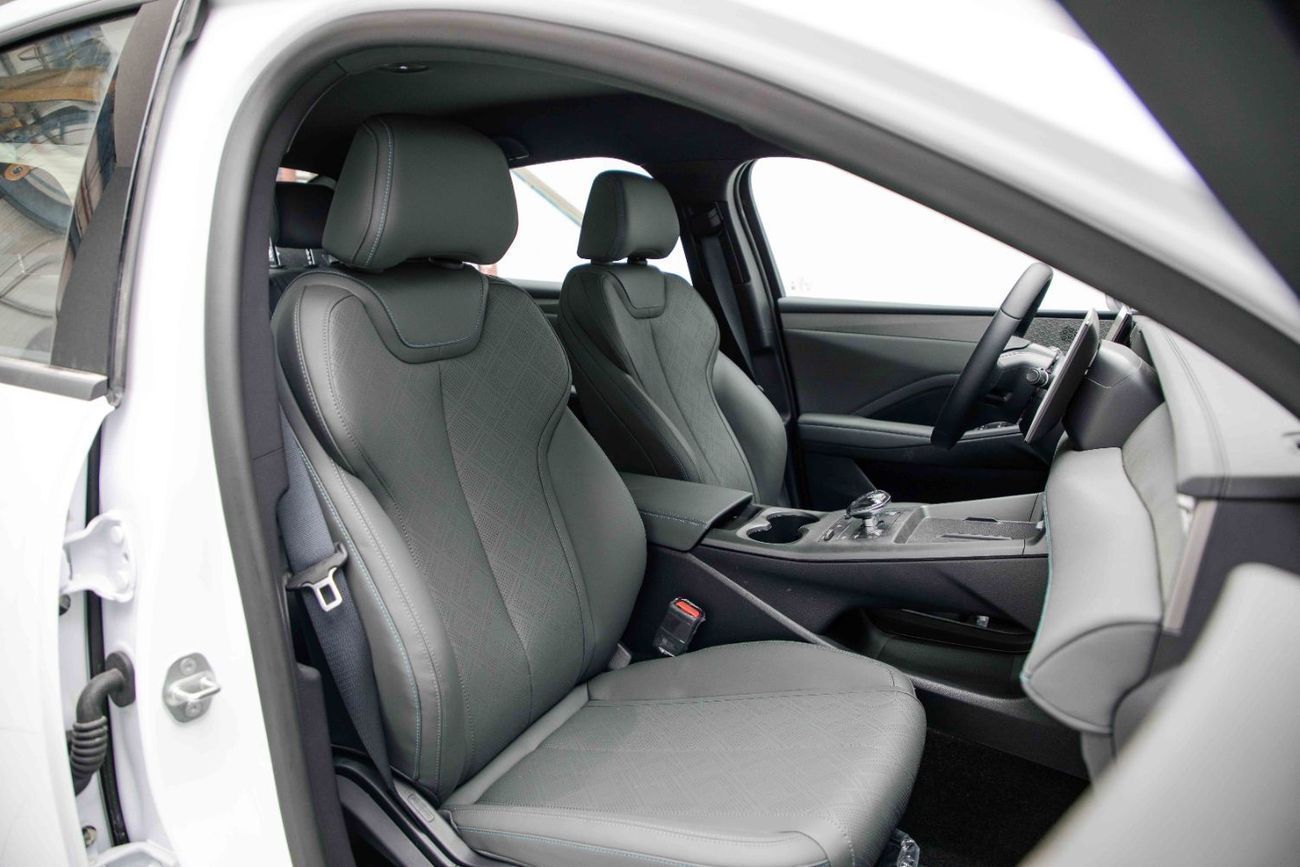 بي واي دي كين بلاس DM-i ID Leading Version 1.5L - White Inside Grey | Export Only