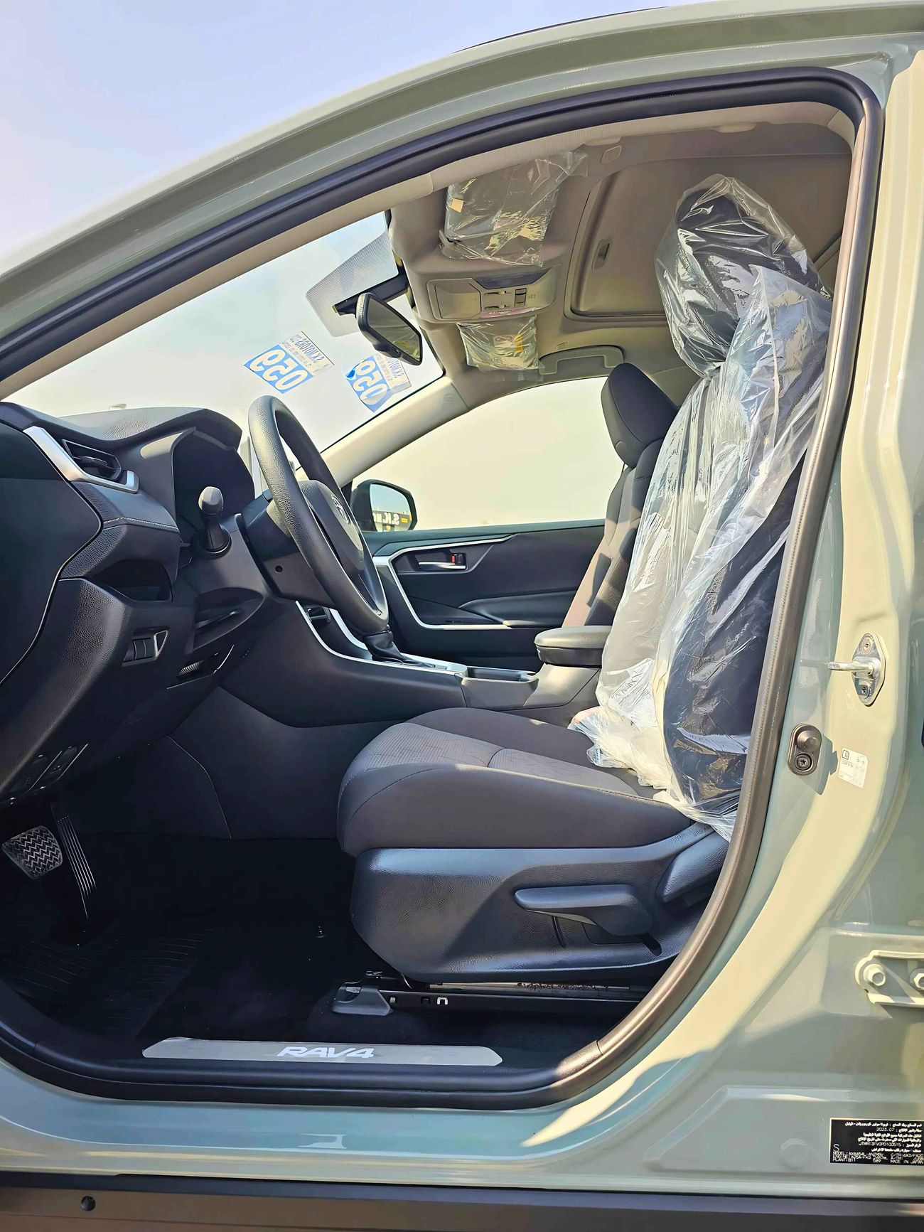 تويوتا راف ٤ Limited | 2.5L Petrol | Full Option With Sunroof | MY2024