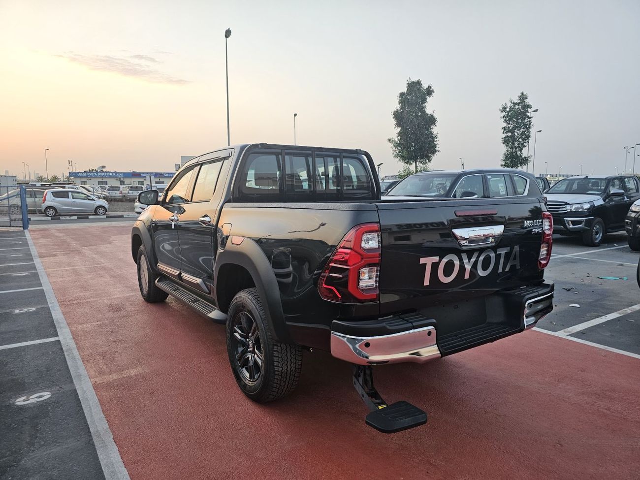 تويوتا هيلوكس TOYOTA HILUX 4.0 FENDER BLACK 2025