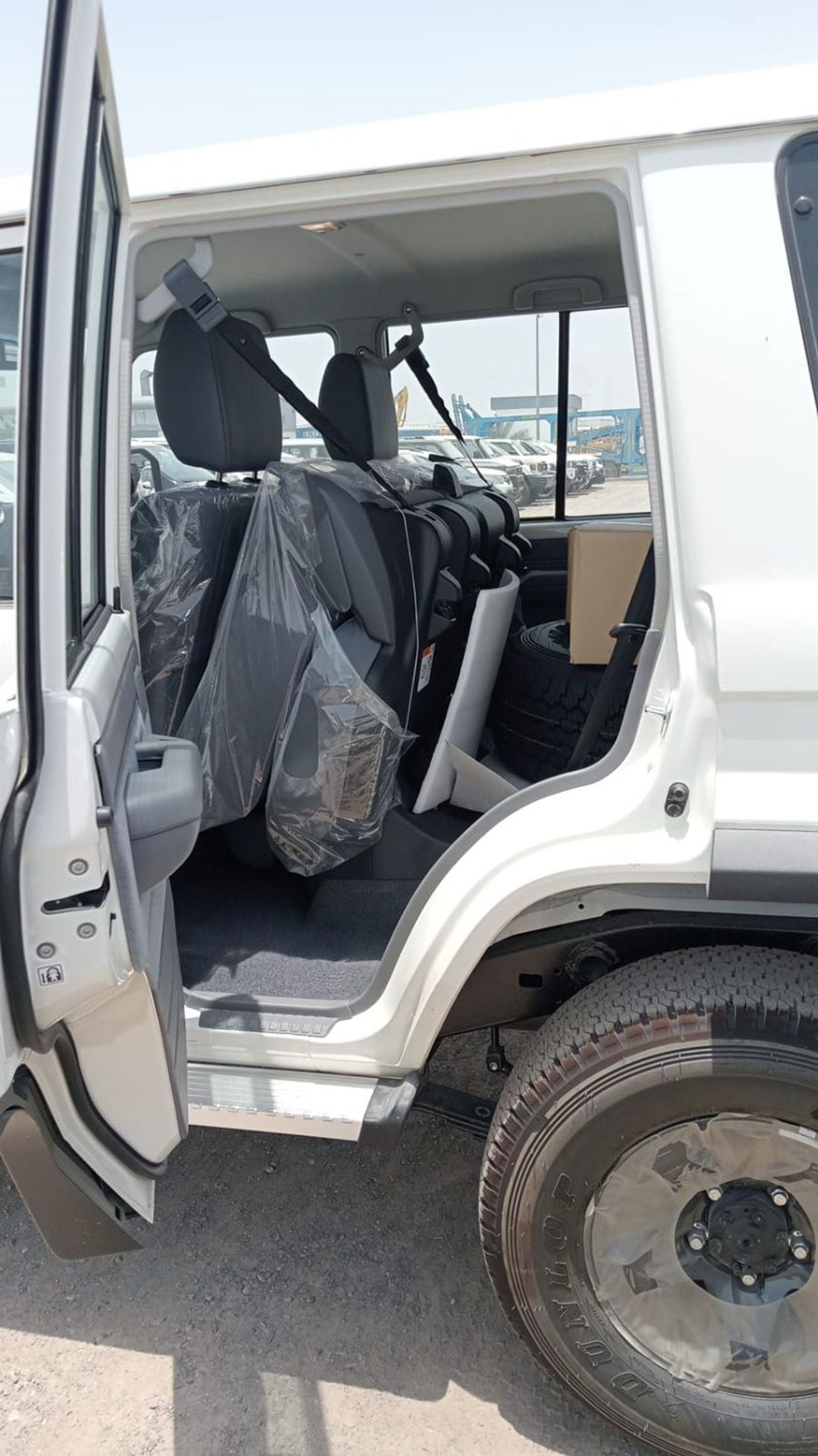 تويوتا لاند كروزر 70 Toyota Land Cruiser 76 05 Door Hard Top 2.8L Auto