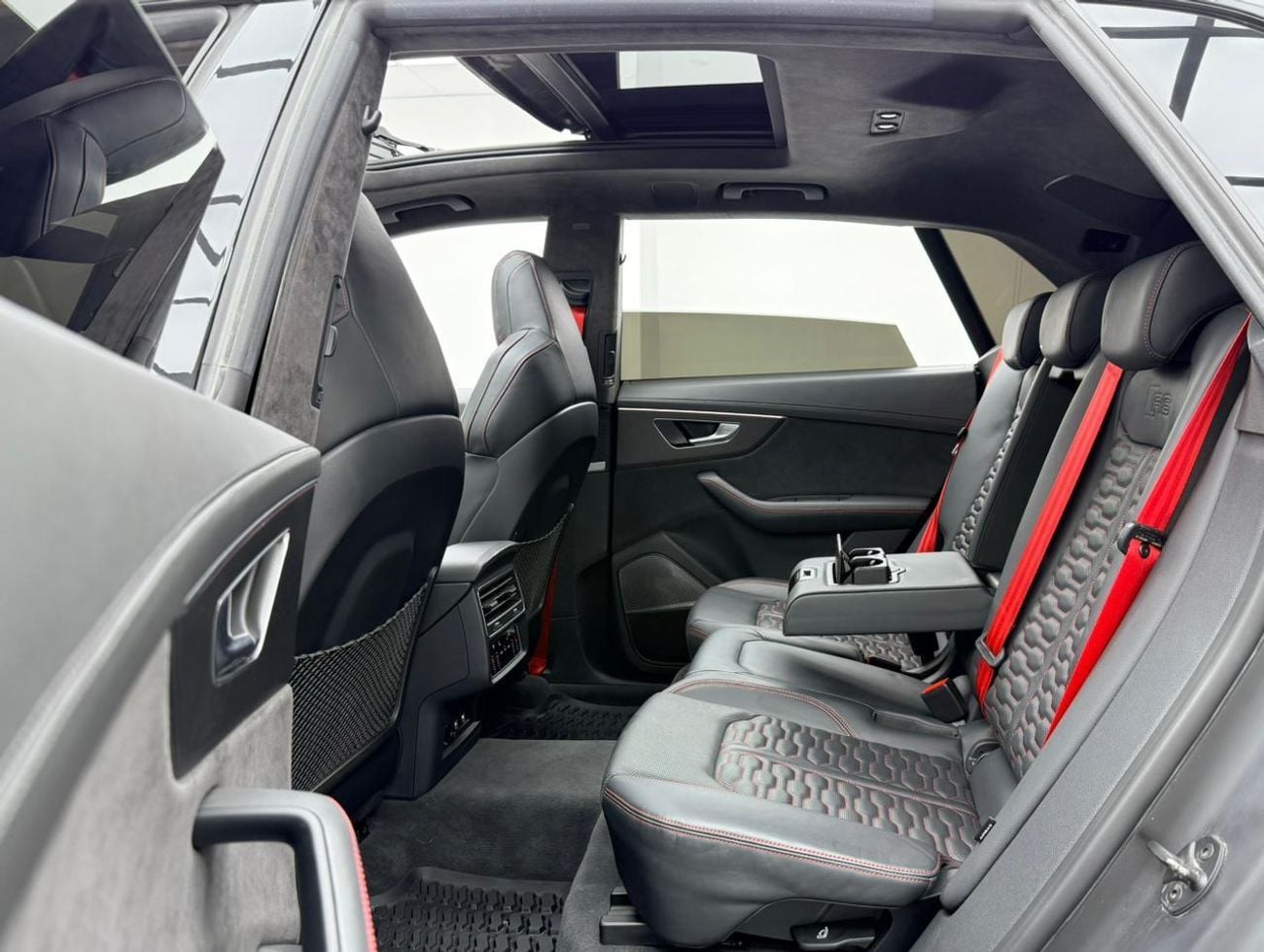 Audi RSQ8 2020 Audi RSQ8 4.0TFSI Quattro, Warranty, Carbon Fiber Package, Excellent Condition, GCC