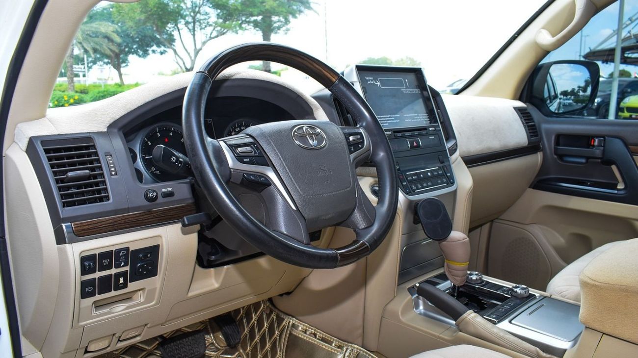 Toyota Land Cruiser GXR Toyota Land Cruiser Grand Touring / 2019 / GCC