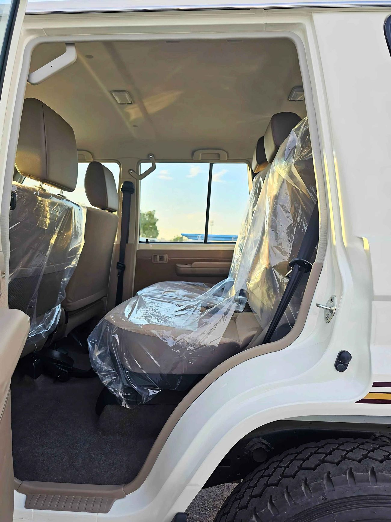 تويوتا لاند كروزر 70 LX LC76 | 4.0L V6 PETROL | M/T | DVD CAMERA | 5 DOOR BASIC | 4WD (CODE # 69034)