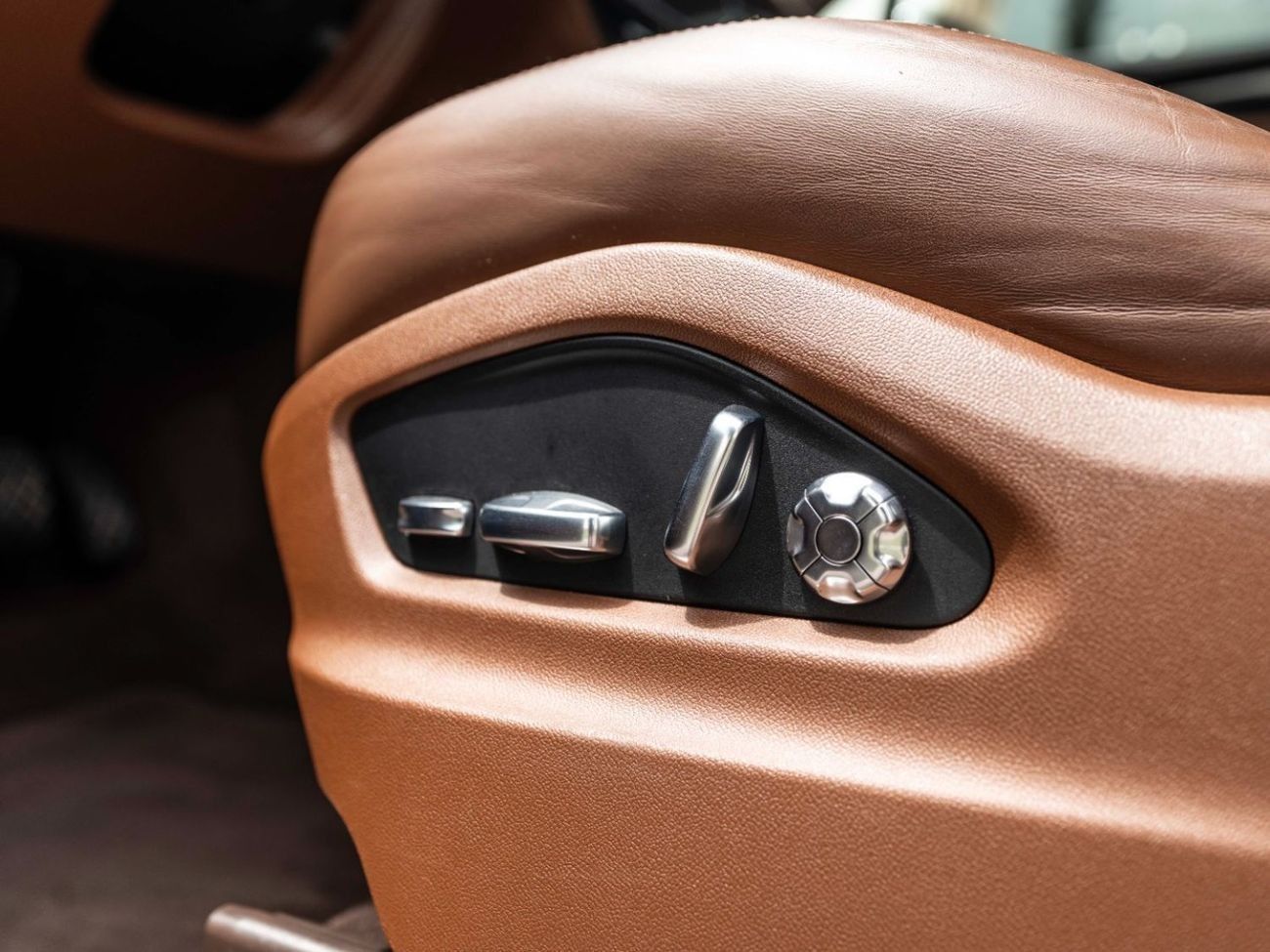 Porsche Cayenne Std 3.0L (340 HP)