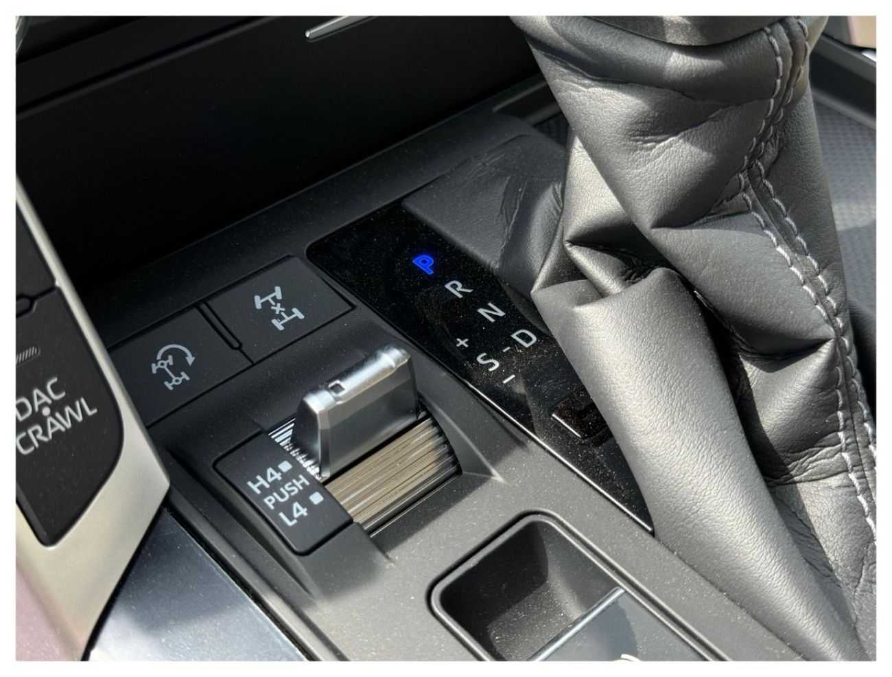 تويوتا لاند كروزر GXR 4.0L FULL OPTION WITH SUNROOF AND COOLING BOX