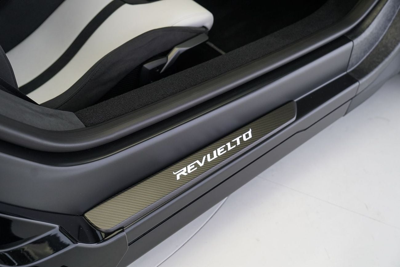 لامبورغيني ريفويلتو 6.5L V12 Hybrid