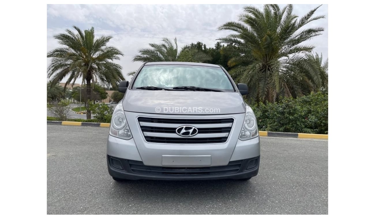 Hyundai H-1 HYUNDAI H1 2,5 (GCC SPEC) - 2018- VERY GOOD CONDITION