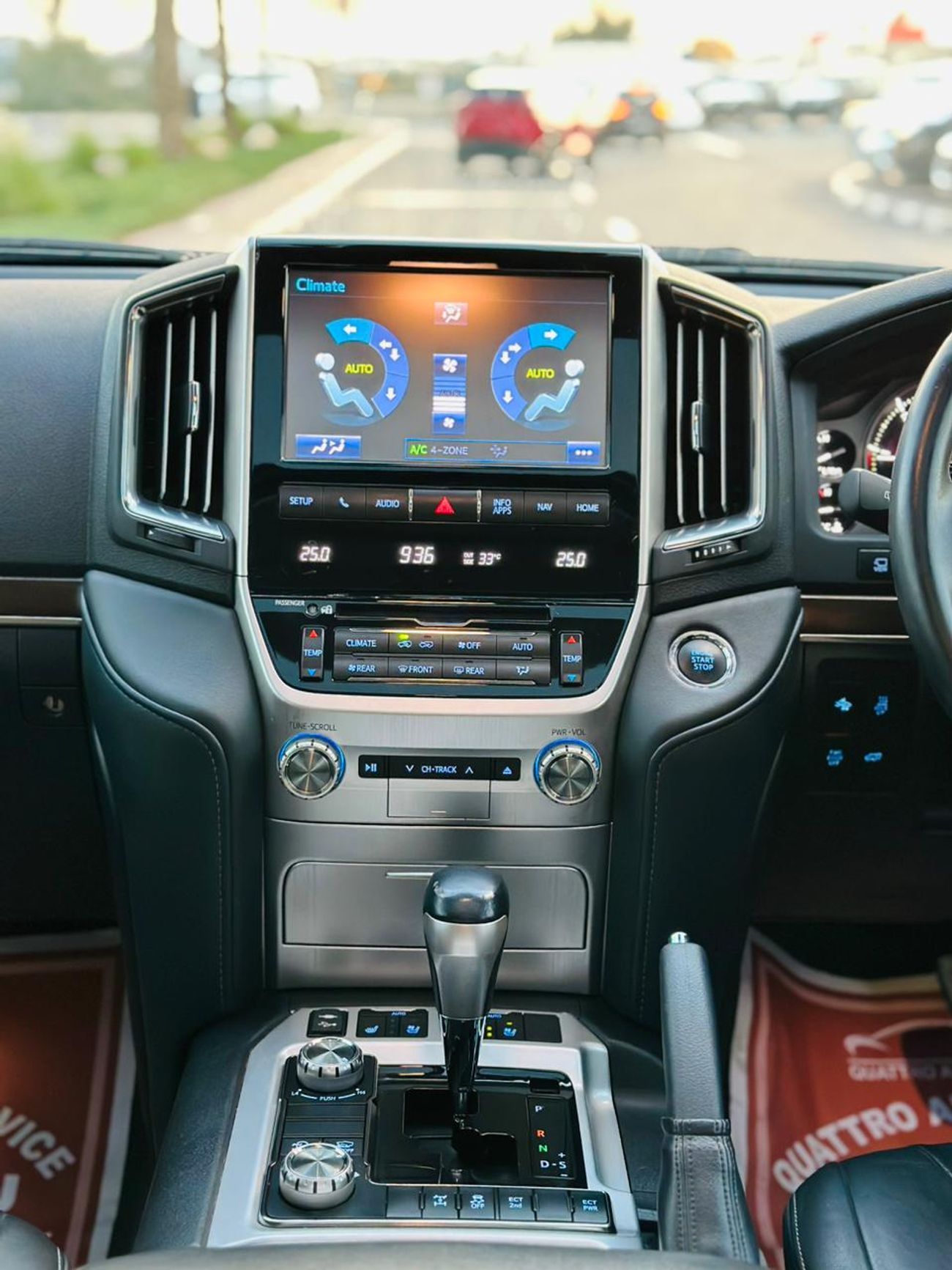 تويوتا لاند كروزر DIESEL SAHARA 4.5 LITER ,2019 MODEL ,GREY COLOR ,RIGHT HAND DRIVE