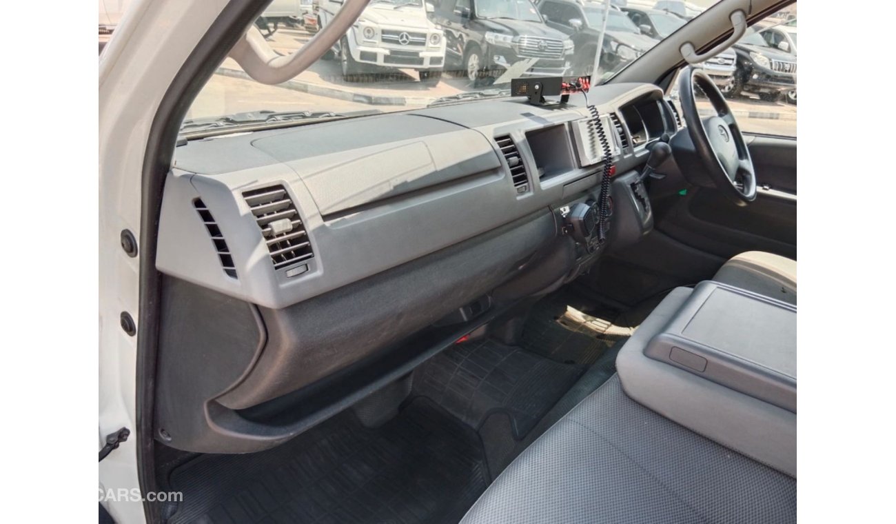 تويوتا هاياس TOYOTA HIACE AMBULANCE RIGHT HAND DRIVE (PM1293)