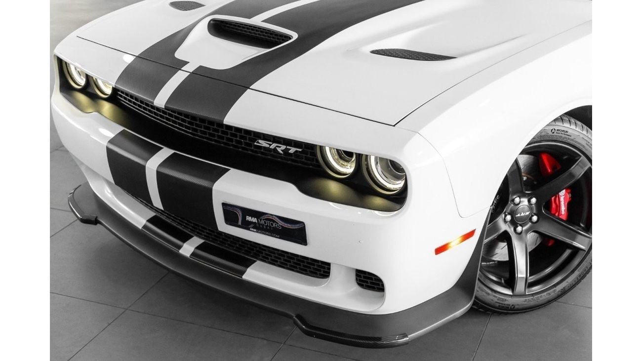 Dodge Challenger SRT Hellcat 2017 Dodge Challenger Hellcat / Manual / V8 717BHP