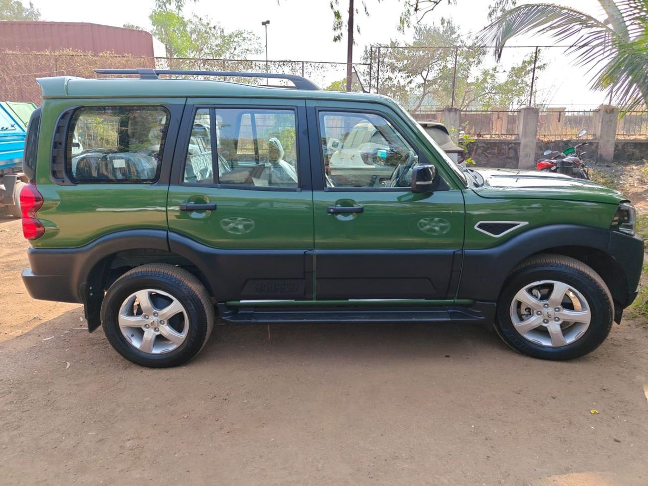 Mahindra Scorpio Mahindra Scorpio Classic S11 4W RHD TOP MODEL DIESEL ENGINE MY 23 Model Military Green Color (RIGHT 