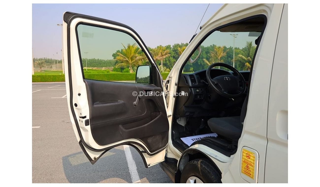 Toyota Hiace GL - High Roof LWB 2016 | 2.7L Chiller Van | M/T - RWD - GCC Specs - Well Maintained Van | Book Now