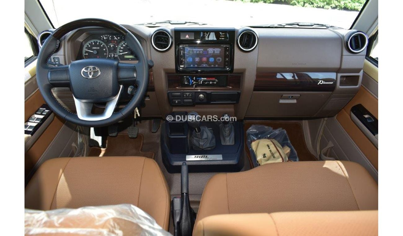 تويوتا لاند كروزر بيك آب Double Cab Lx V6 4.0L 70th Anniversary Edition