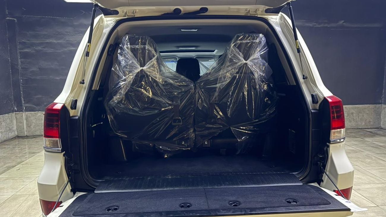 تويوتا لاند كروزر diesel 4.5 liter ,right hand drive ,full option ,for export only