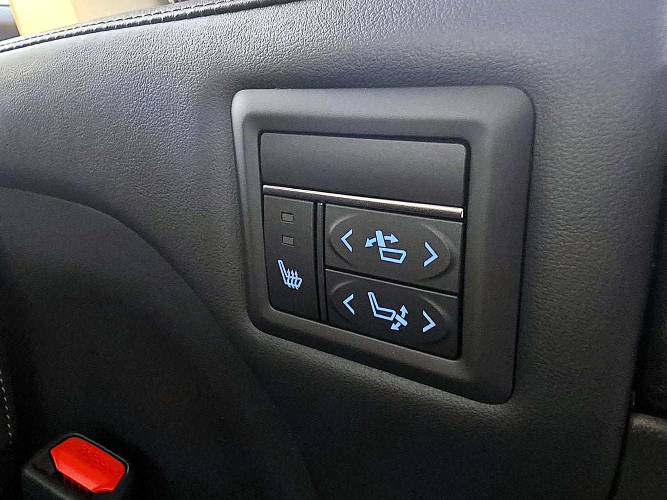 Toyota Granvia Premium 2.8l Toyota Granvia Premium 2.8l Diesel A/T RWD 6 Seats Black color 2025 Model