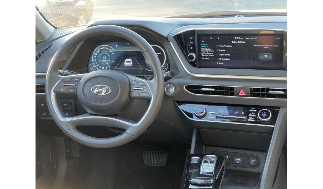 Hyundai Sonata Model 2023, imported from America, Full Option, Panorama sunroof, Digital counter, 4 cylinders, auto