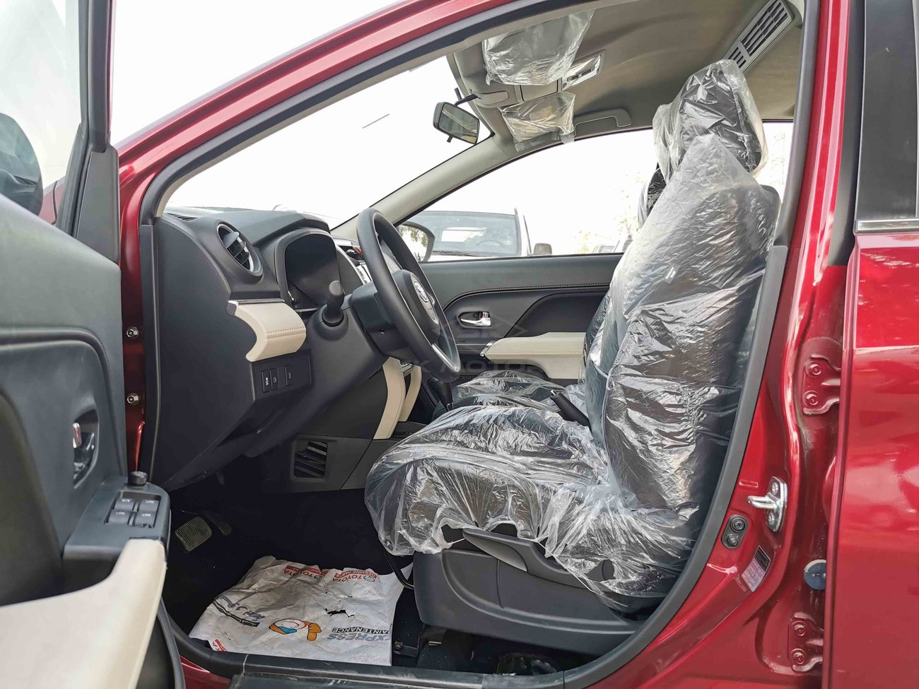 Toyota Rush 1.5L Petrol, 17" Rims, Roof A/C Ventilator, Front Defogger Control, Fabric Seat (CODE # TRGC04)