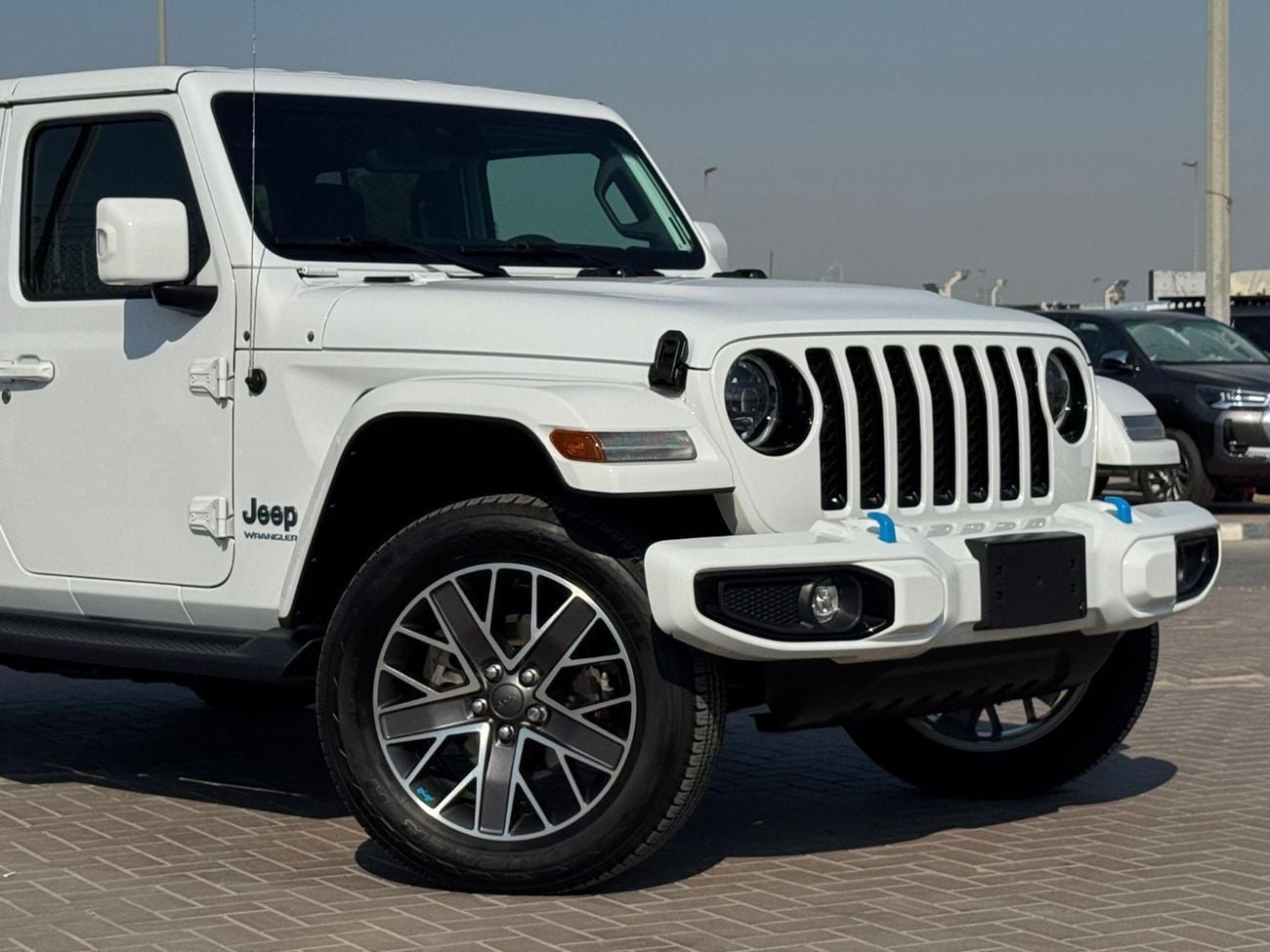 جيب رانجلر Wrangler 4XE 2.0L Turbo PHEV 2023 UAE Price @ 143,000 AED