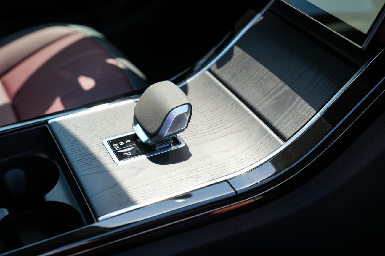 Land Rover Range Rover Evoque SE P250 DYNAMIC 2025!! FIVE YEARS WARRANTY!! THREE YEARS SERVICE CONTRACT