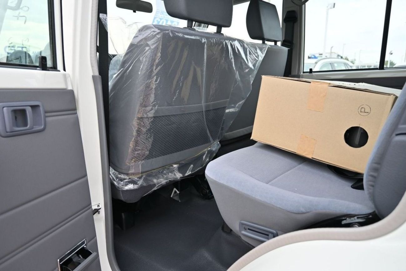 تويوتا لاند كروزر بيك آب تويوتا لاندكروزر 4.2 لتر ديزل، دبل كابين بيك اب 4WD 4 ابواب، لون ابيض، موديل 2022