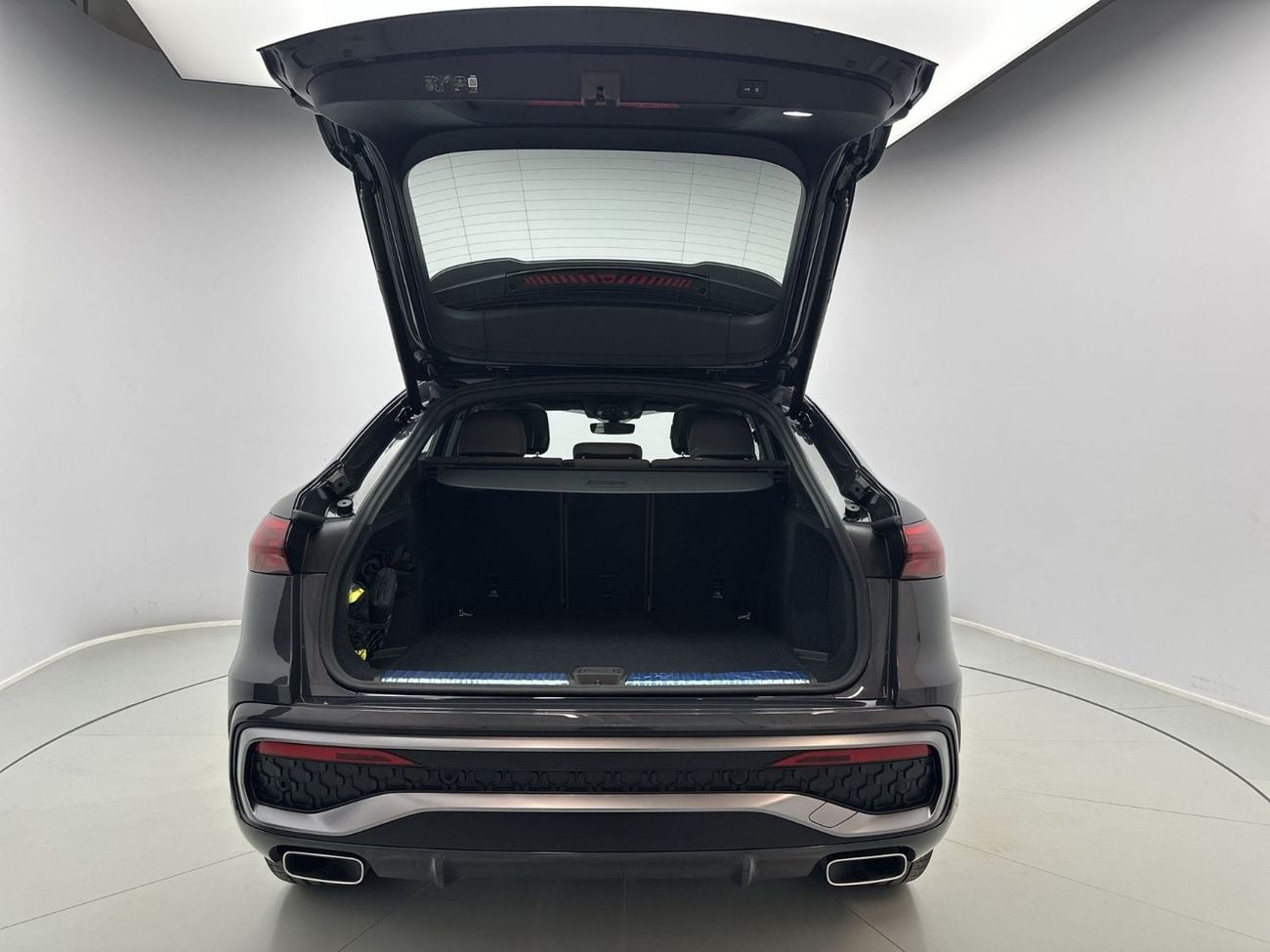 أودي Q5 Q5 Sportback TFSI quattro 204hp S Line (Ref# 02045)