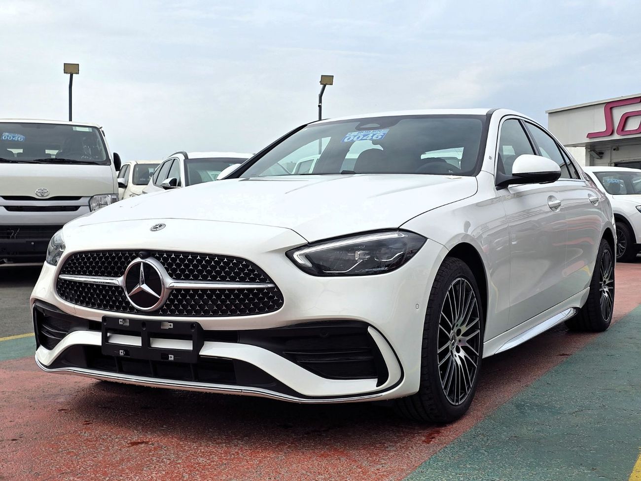 Mercedes-Benz C 200 Mercedes-Benz C200L 1.5L with cold and heat seats white color 2025 Model