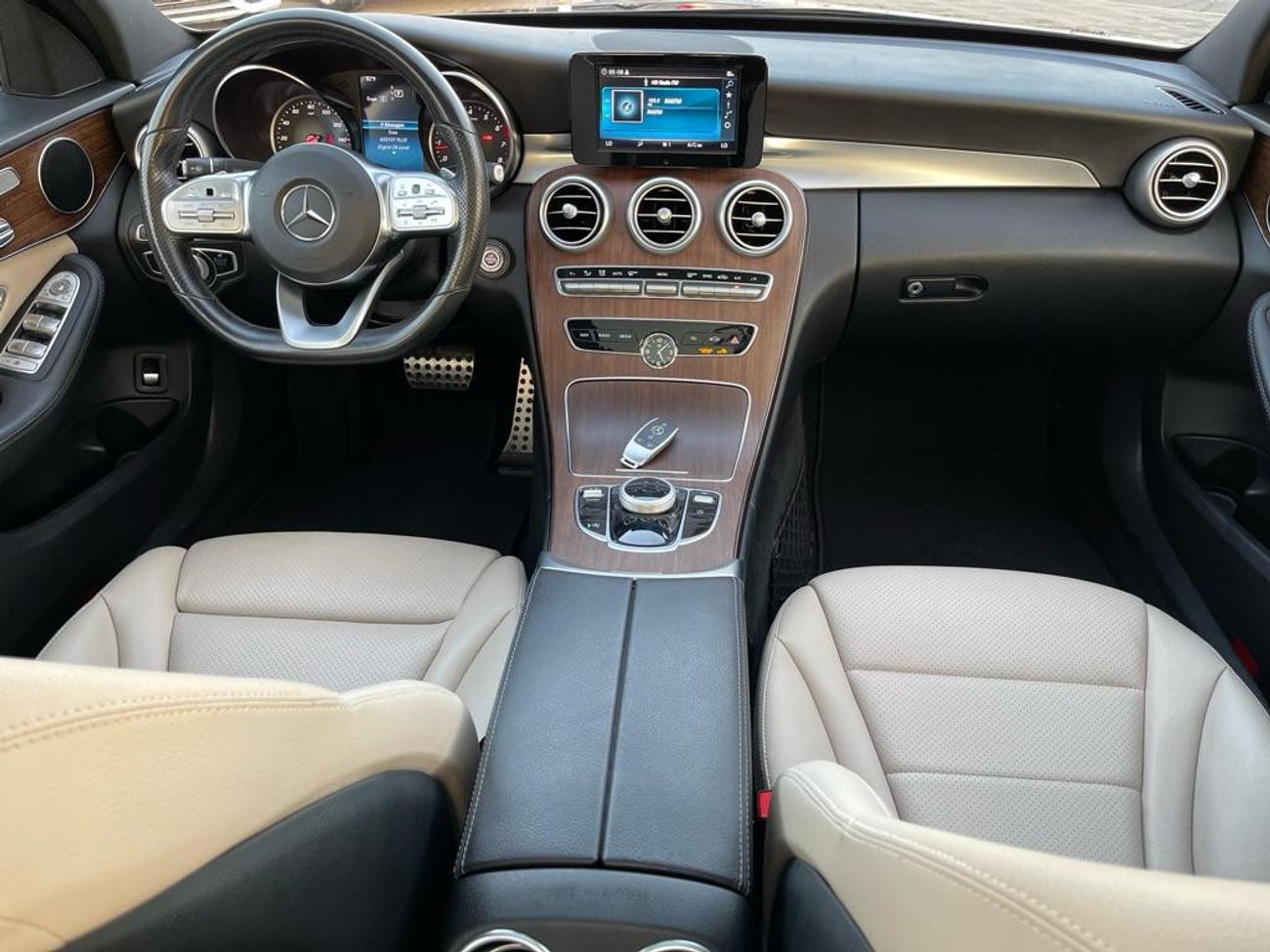 Mercedes-Benz C 300 AMG Pack Mercedes C 300 _American_2019_Excellent Condition _Full option