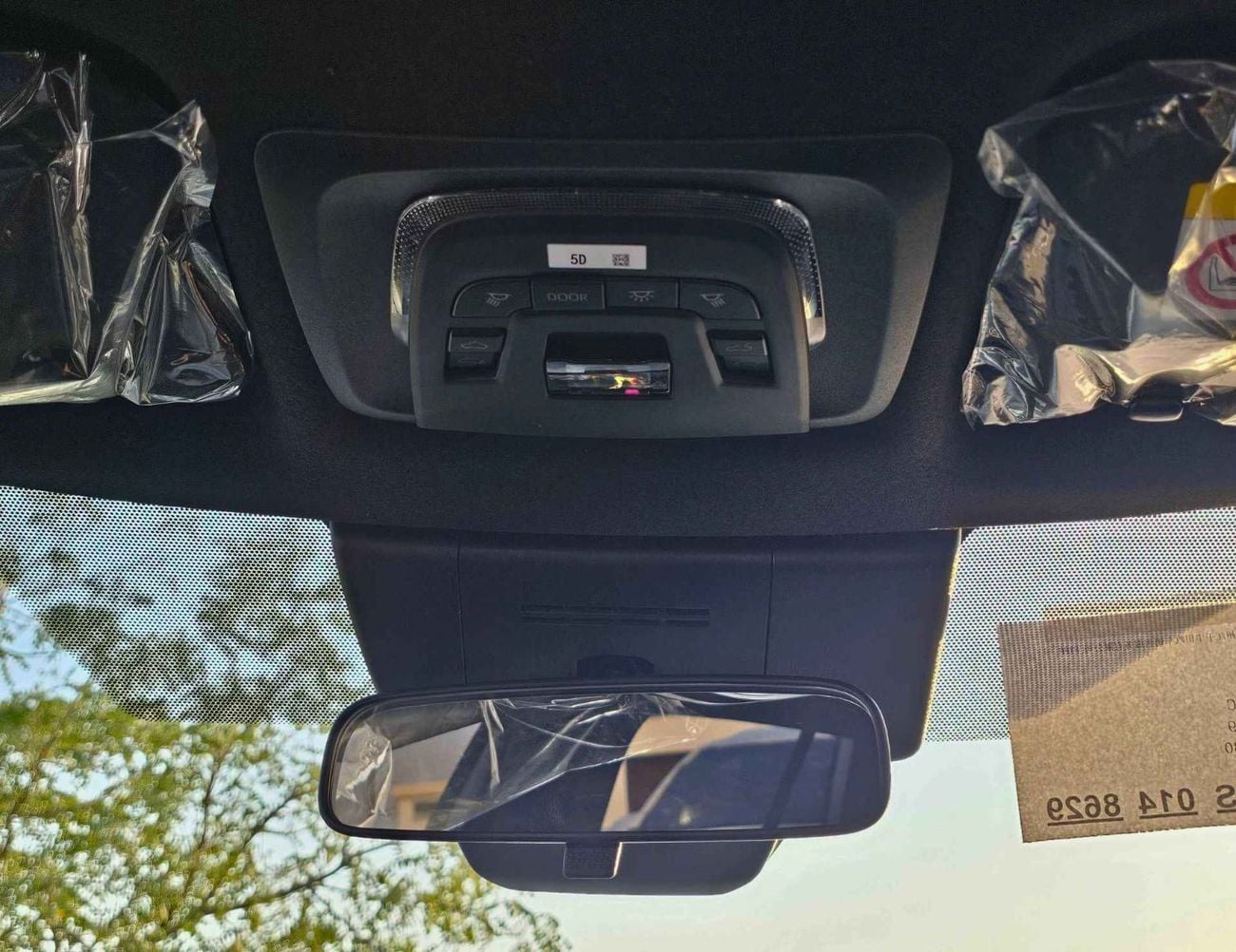 تويوتا كورولا كروس ELITE HYBRID NEW SHAPE / 2.0L V4 PETROL / SUNROOF / LEATHER WITH DRIVER POWER SEAT  (CODE # CRCHCN)