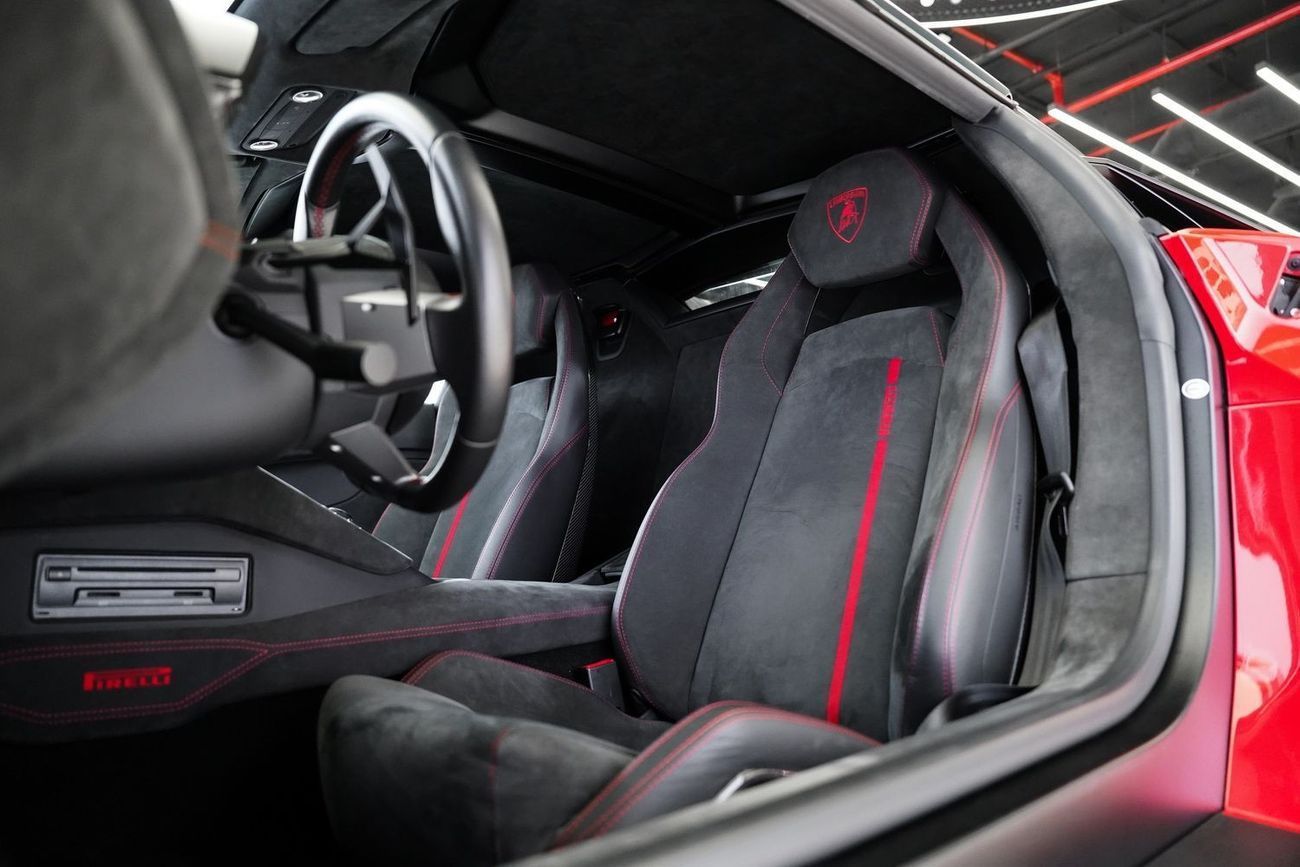 لامبورغيني أفينتادور 6.5L V12 Aventador Roadster Pirelli Edition