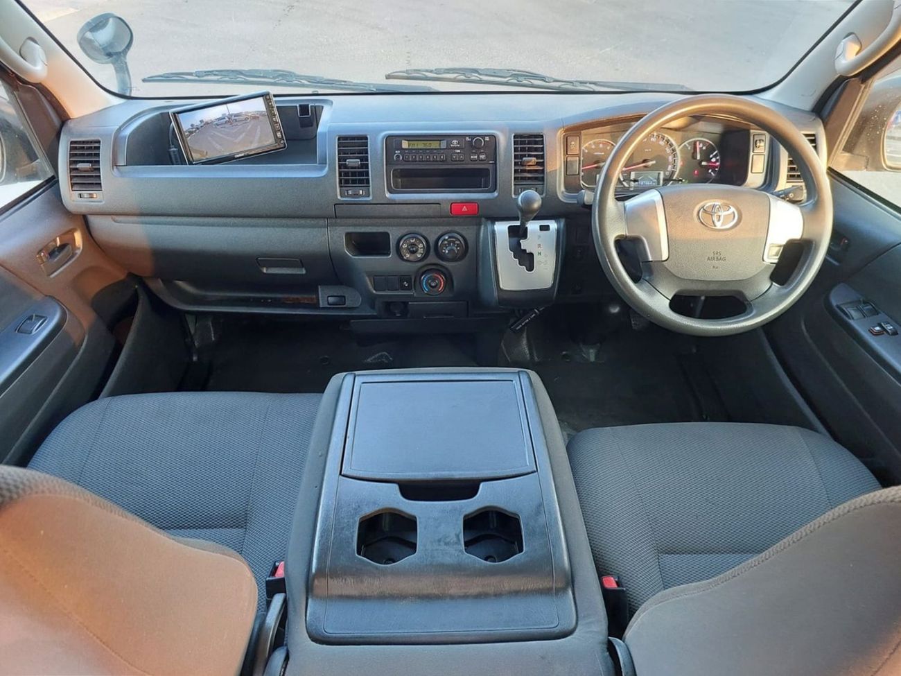 تويوتا هاياس TOYOTA HIACE VAN RHD 2018 MODEL 2.8 L DIESEL AUTOMATIC(PM05971)