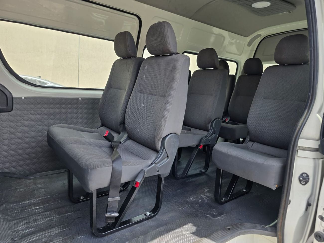 Toyota Hiace TOYOTA HIACE COMMUTER VAN RHD 2015 MODEL 3.0 L DIESEL AUTOMATIC(PM15122)