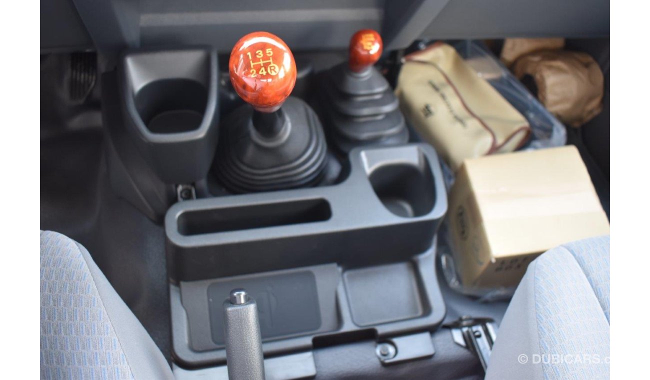 تويوتا لاند كروزر بيك آب 79 DOUBLE CAB  LIMITED LX V8 4.5L TURBO DIESEL 5 SEAT MT