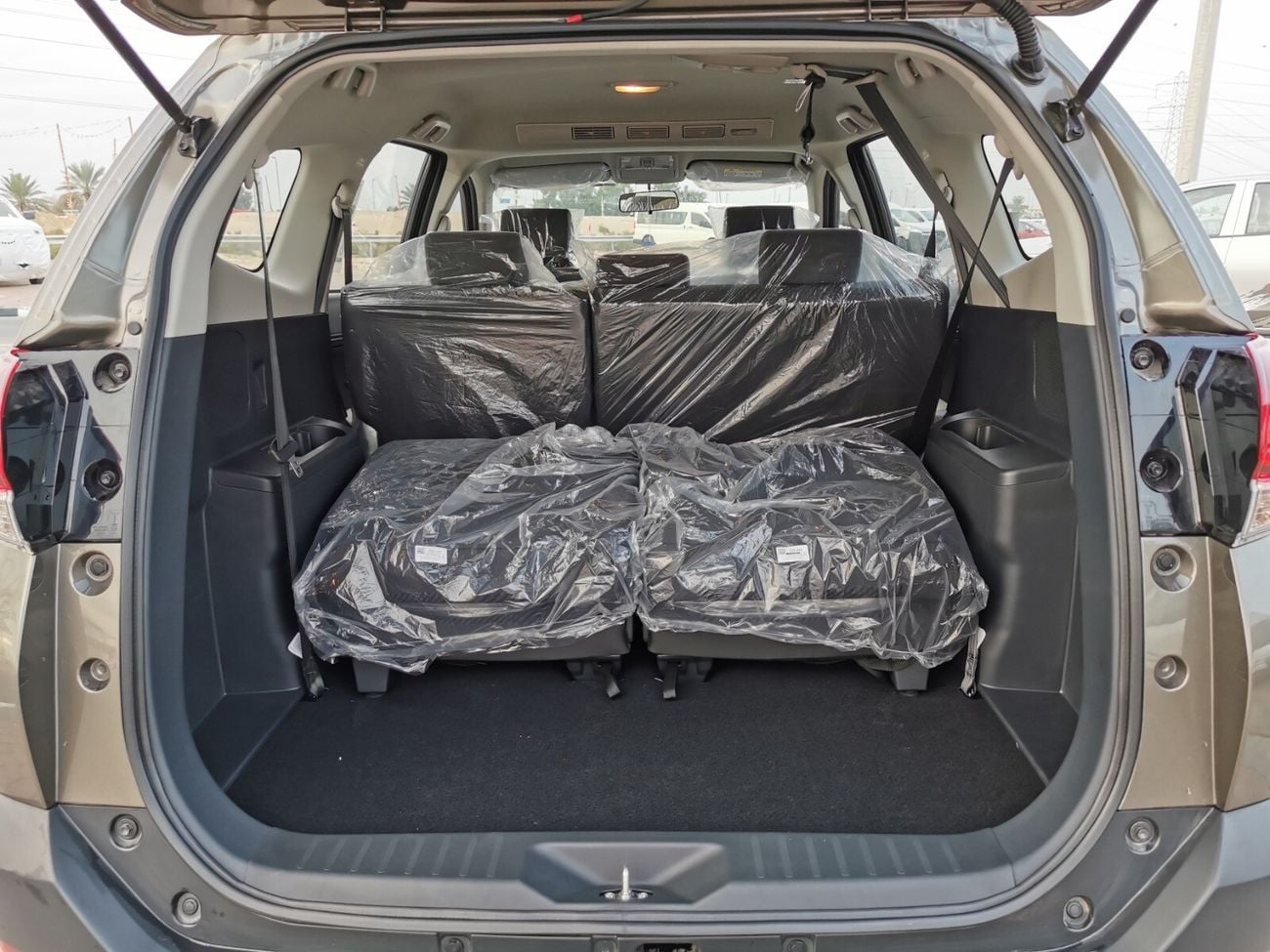 Toyota Rush G CLASS, 1.5L 4CY Petrol, 17" Rims, Front & Rear A/C (CODE # RU15B)