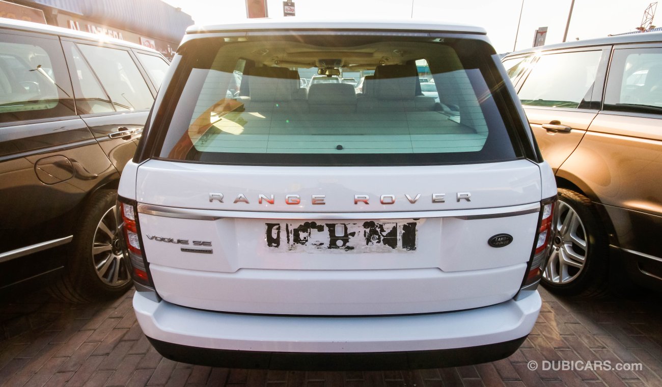 Land Rover Range Rover Vogue SE Supercharged under warranty till 2018 and has service history till 60000