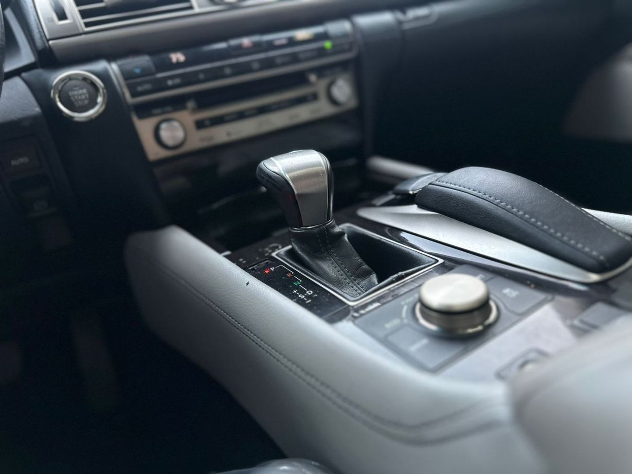 Lexus LS460 Premier SWB