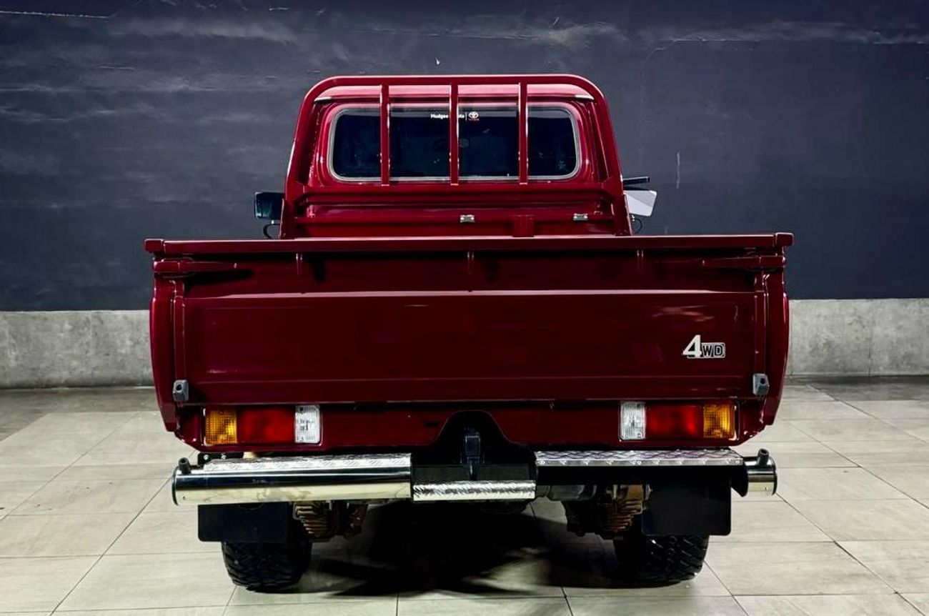Toyota Land Cruiser Pick Up RIGHT HAND ONLY FOR EXPORT 4WD MT 4.5 LITER