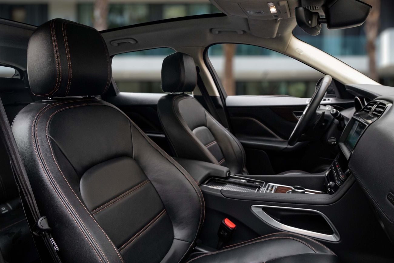 جاكوار F بيس F-Pace Prestige | 2,155 P.M | 0% Downpayment | 25T AWD LOW MILEAGE JAGUAR SERVICED! | Ramadan Offer!