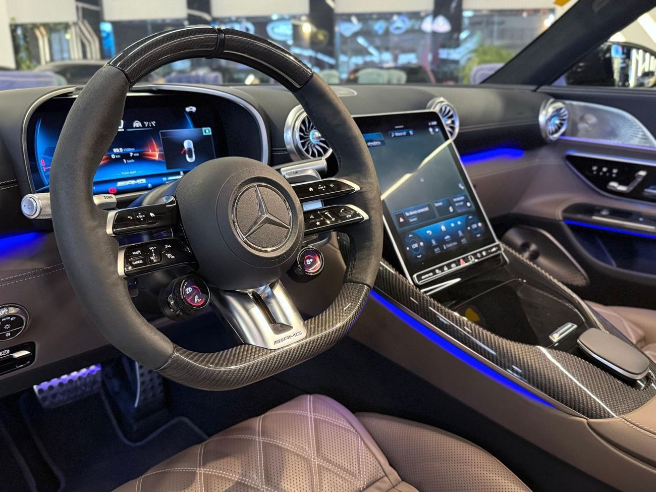 مرسيدس بنز SL 63 AMG 2023 SL63 AMG -Full Service History available - Mint Condition -Carbon Interior and Exterior