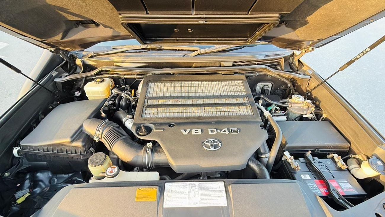 Toyota Land Cruiser 2017 | BULL BAR | PUSH START | SUNROOF | PARKING SENSOR | 4.5L DIESEL ENGINE | POWER SEAT | AT | RHD