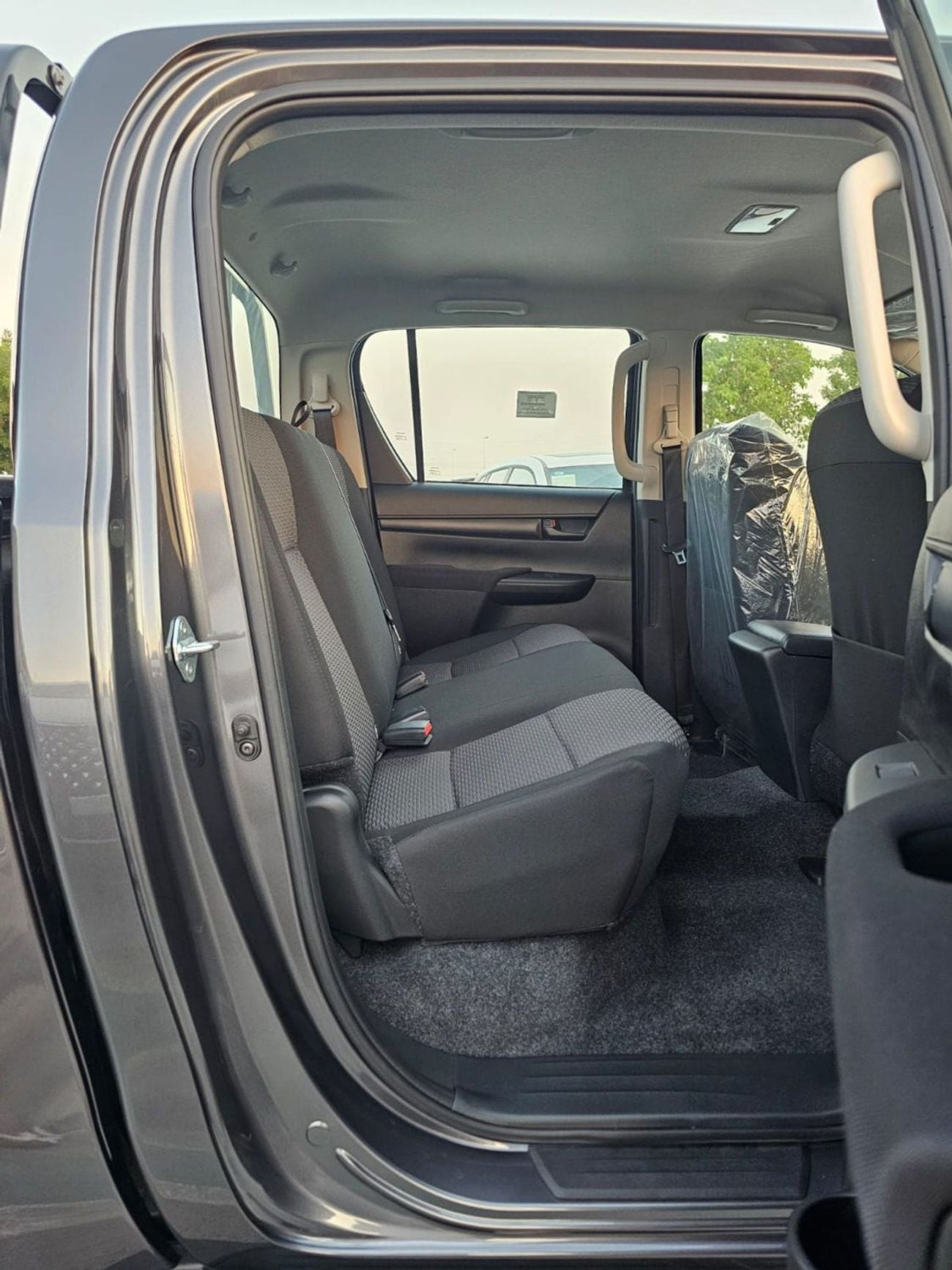Toyota Hilux TOYOTA HILUX WIDE BODY BASIC DOUBLE CABIN || 2.4L DIESEL V4 M/T 4WD | DIFF-LOCK (CODE # HDWL) For Af