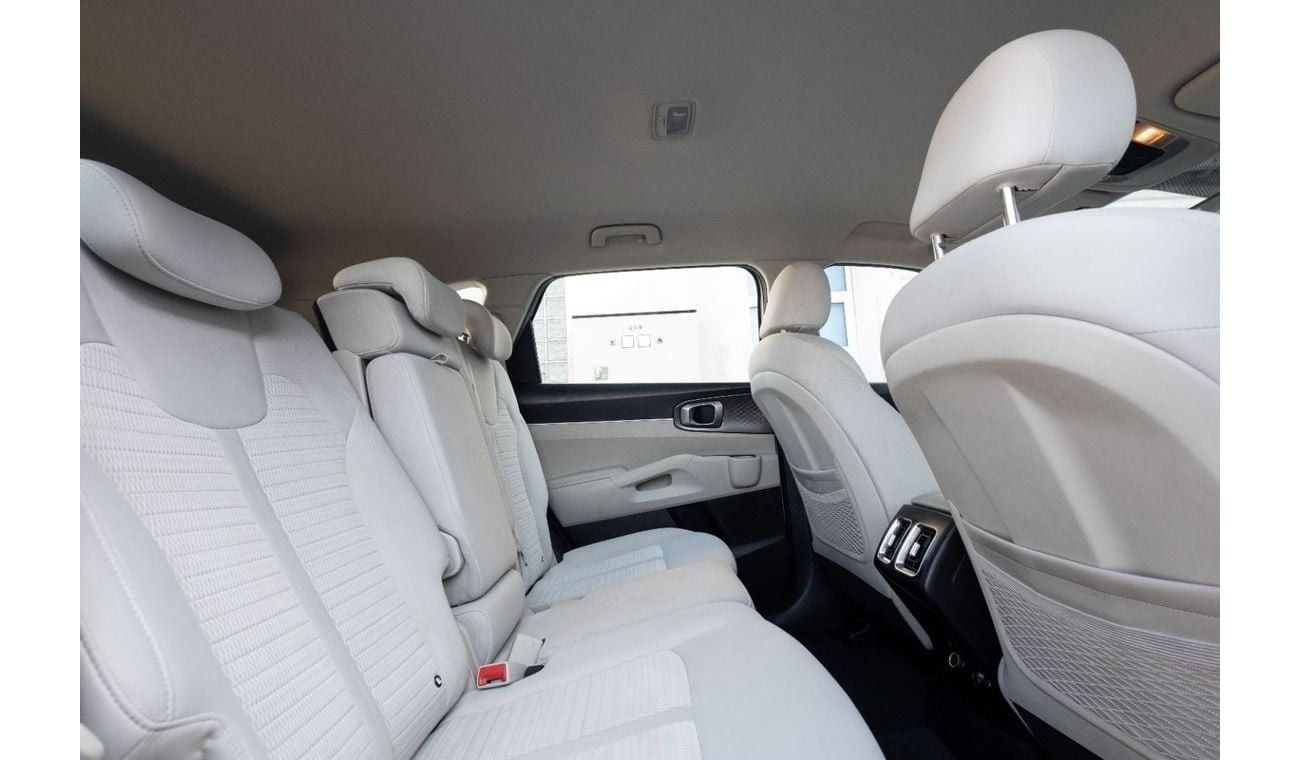 Kia Sorento Base 2.4L FWD Kia Sorento 2023 GCC under Agency Warranty with Flexible Down-Payment.
