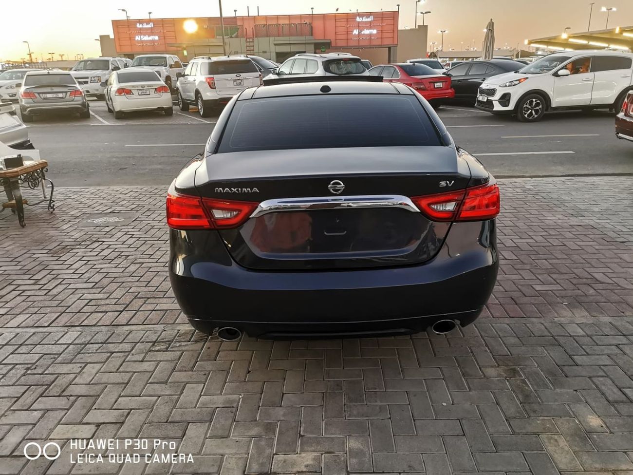 نيسان ماكسيما بحاله ممتازه من الداخل والخارج