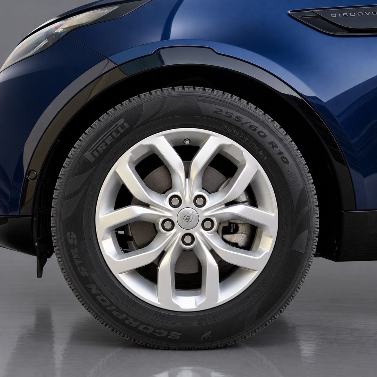 Land Rover Discovery SE AED 1,532 P.M • 0% Downpayment • Land Rover Discovery • 1 Year Warranty