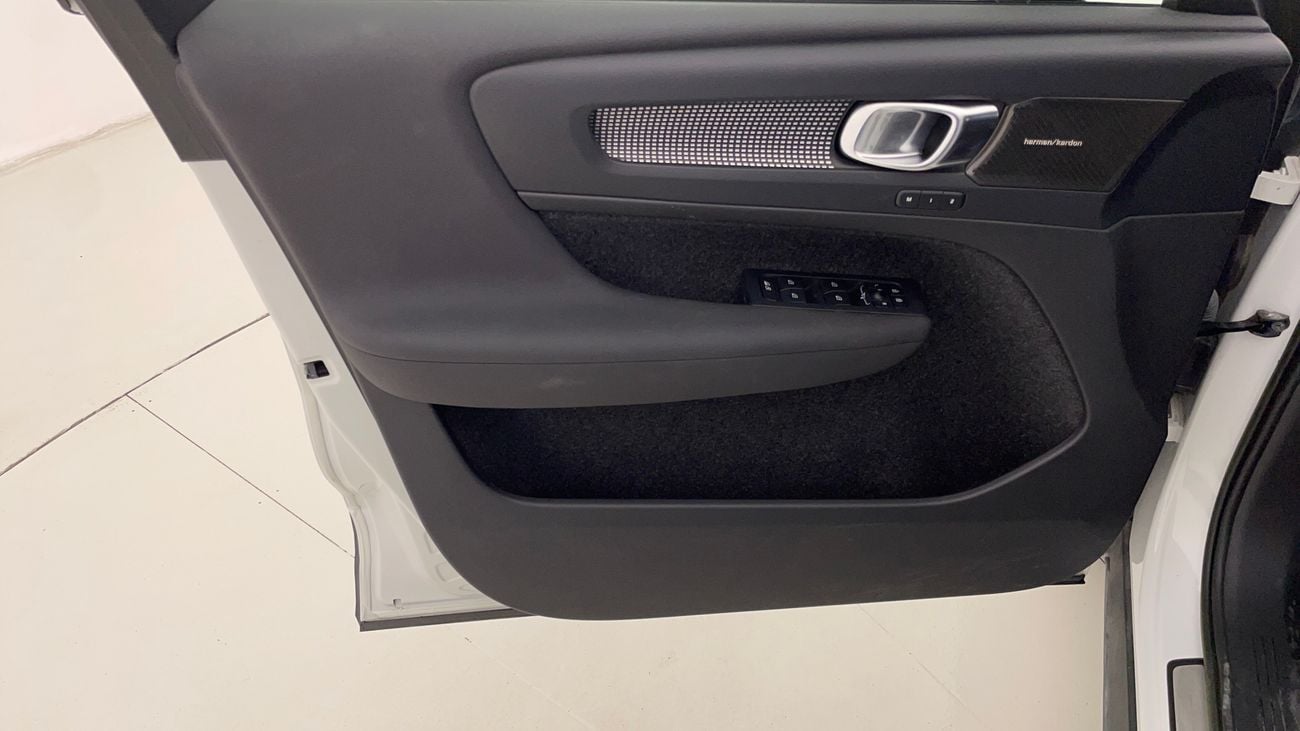 Volvo XC40 B4 ULTIMATE DARK 2 | Zero Down Payment | Home Test Drive