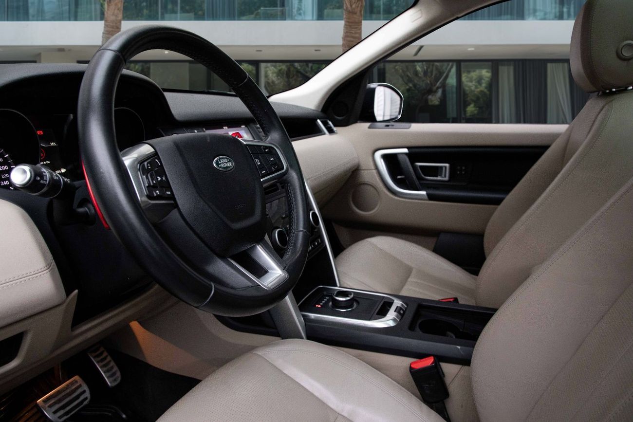 لاند روفر دسكفري | 1,662 P.M (4 Years)⁣ | 0% Downpayment | Pristine Condition!