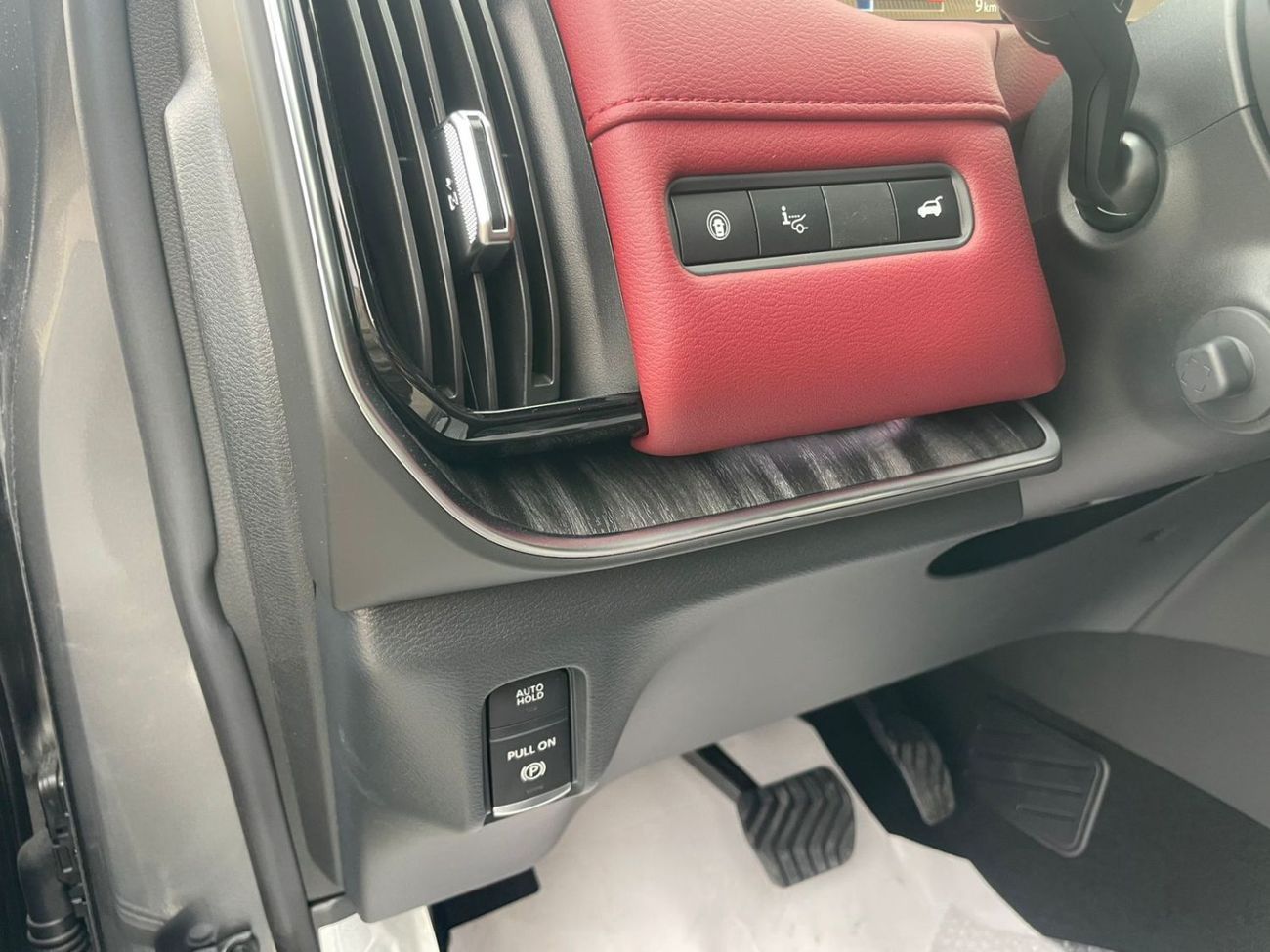 Nissan Patrol NISSAN PATROL PLATINIUM  WITH BLACK ROOF 2026