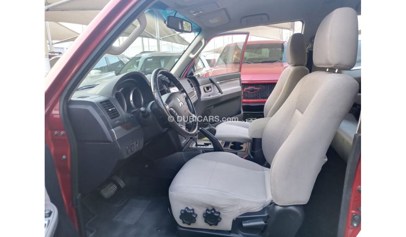 ميتسوبيشي باجيرو بينين متسوبيشي  باجيرو خليجي 2010صبغ وكاله  كاميرا مراقبة رنجات ومثبت سرعه لاتحتاج الي مصاريف