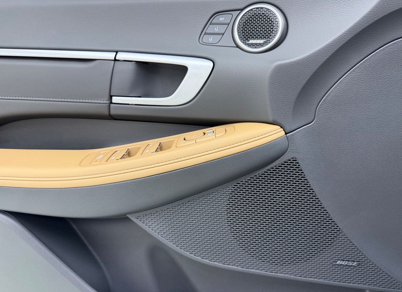 Hyundai Sonata Full option 2.5L GCC .. Brand New Condition .. Top Range .. Low Milegea